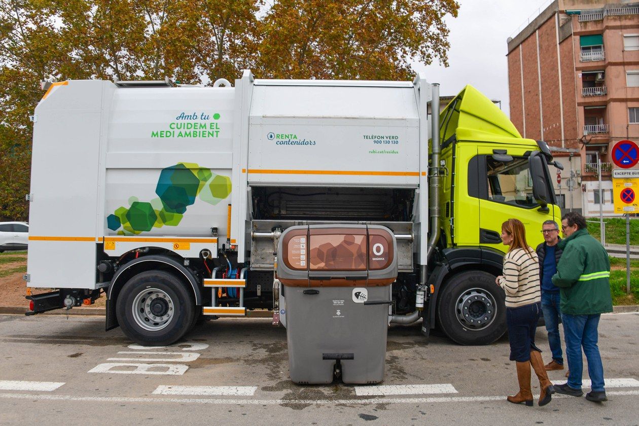 Els nous camions d'escombraries de Rubí