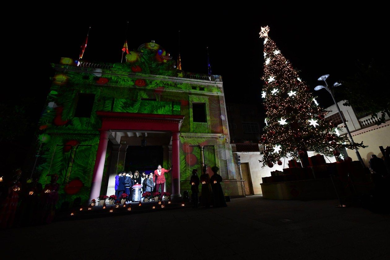 L'encesa dels llums de Nadal de Rubí va atraure una munió de veïns