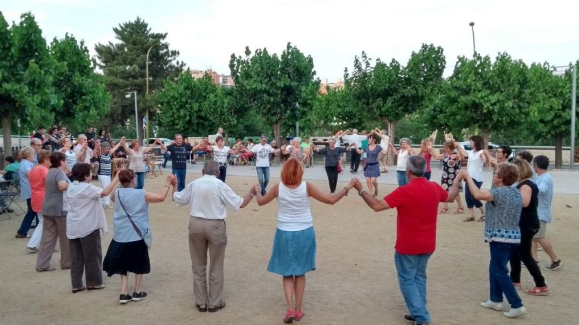 Una ballada de sardanes a Rubí, en una imatge d'arxiu