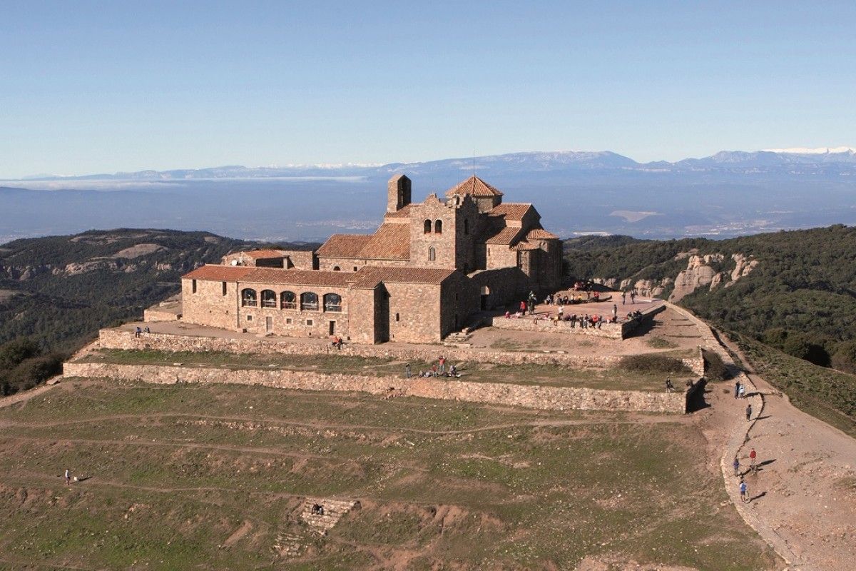 El Monestir de Sant Llorenç del Munt, al cim de La Mola