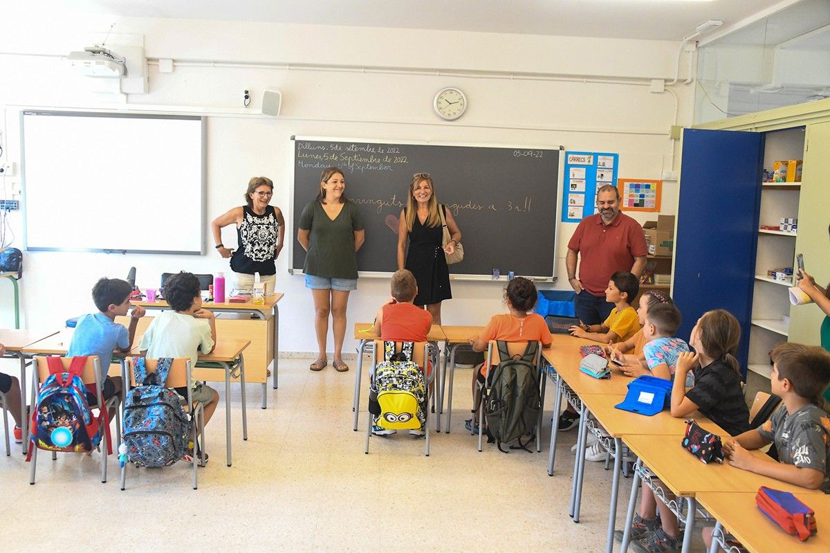 Ana María Martínez i Víctor García inauguren el curs a l'escola Torre de la Llebre